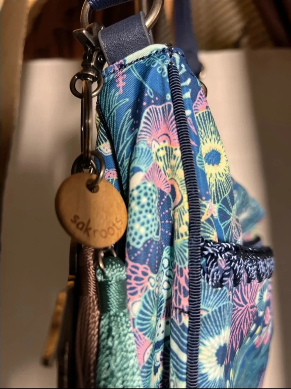 SakRoots Blue Floral sea life Crossbody Bag - Casual Women's Shoulder Bag - Picture 4 of 8